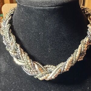 Chic Braided Necklace in Silver and Gold